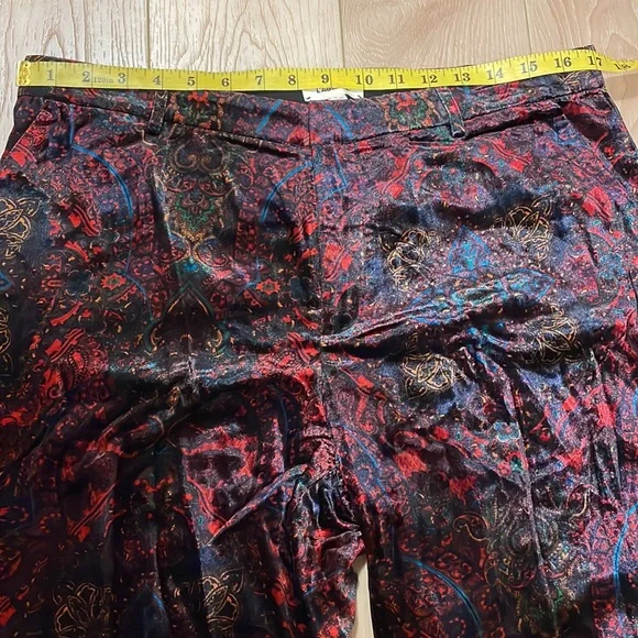 L'agence Lane Flared Trouser in Black & Red Medallion Paisley, sz 10 - Picture 12 of 16